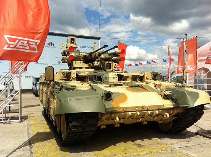 Xe hỗ trợ tăng TSCV (tank support combat vehicle) Terminator được chế tạo trên cơ sở T–90.