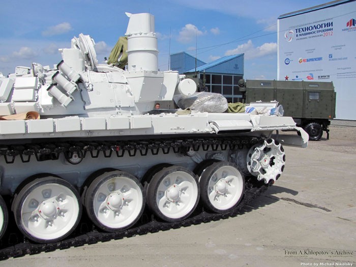 Đã có rất nhiều biến thể hiện đại hóa của xe tăng T-72B ra đời, nhưng biến thể “đại bàng trắng” có mặt tại triển lãm công nghệ 2012 được xem là độc đáo nhất và có rất nhiều triển vọng. Việc hiện đại hóa chủ yếu được thực hiện trên hệ thống điều khiển hỏa lực, hệ thống kính ngắm quang học và một số chi tiết khác.