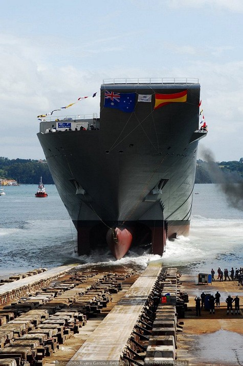 Tàu đổ bộ Adelaide tại buổi lễ hạ thủy được tổ chức tại thành phố cảng Ferrol (Tây Ban Nha).