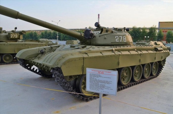 Xe tăng T-72.