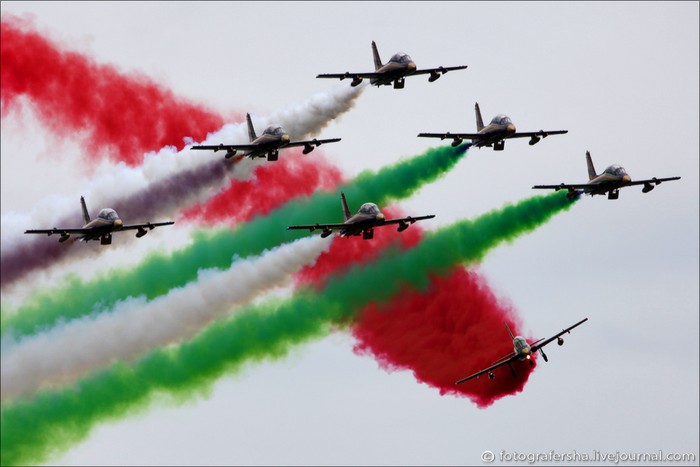 Màn trình diễn của Đội bay biểu diễn Al Fursan, Không quân UAE.