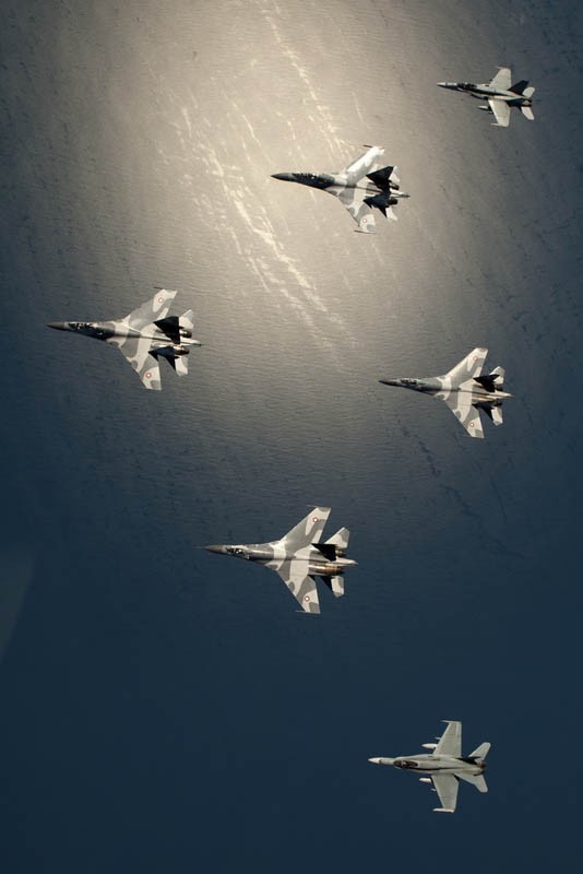 Tiêm kích F/A-18 Hornet “sát cánh” Su-30 bảo vệ Darwin.
