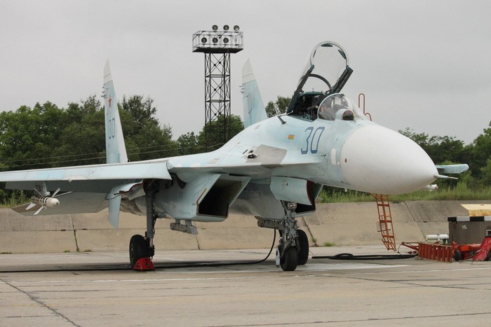Su-27S được trang bị radar N001 nâng cấp, giống như radar trang bị cho một số biến thể xuất khẩu của Su-30MK.