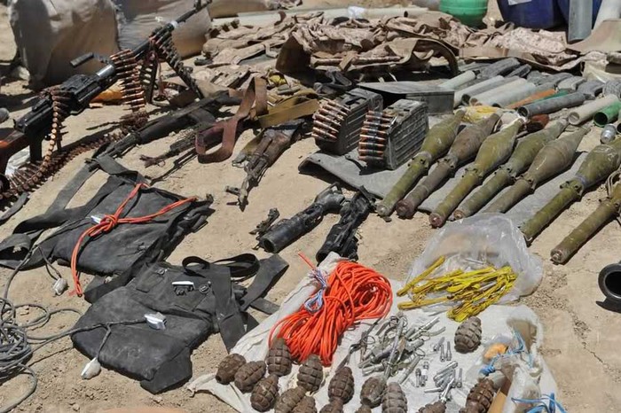 Vũ khí đạn dược được lực lượng đặc biệt Afghanistan thu giữ trong một cuộc đấu súng với quân nổi dậy ở Kabul ngày 02 tháng 8 năm 2012.