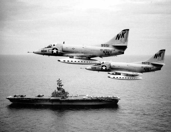 Máy bay A-4C từ tàu sân bay USS Constellation tham gia Chiến dịch Mũi Tên Xuyên, chiến dịch không kích do HQ Mỹ thực hiện vào ngày 5/8/1964 nhằm trả đũa Việt Nam DCCH về sự kiện Vịnh Bắc Bộ (do Mỹ tạo ra) xảy ra vào các ngày 2 và 4/8/1964.