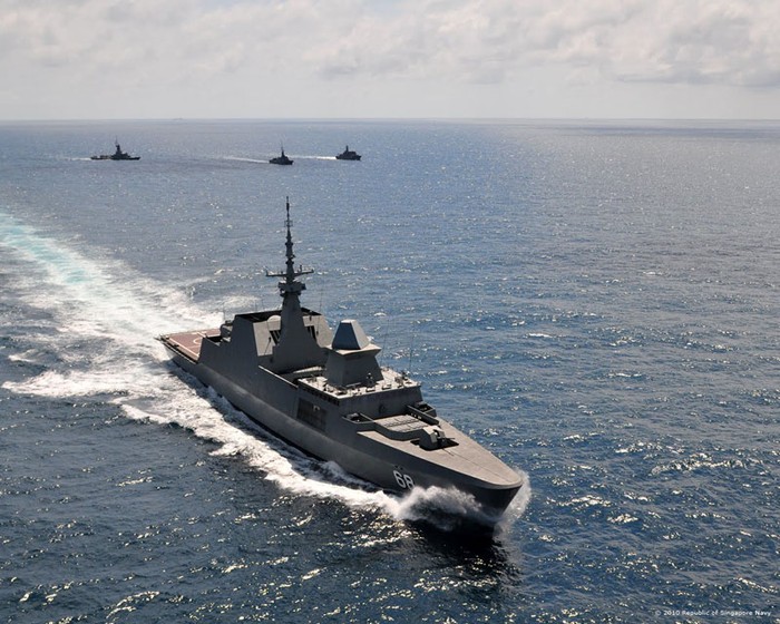 Khinh hạm RSS Formidable của Hải quân Singapore. Mới đây, Formidable đã tham gia cuộc tập trận hải quân RMPAC 2012 cùng các tàu chiến của 21 quốc gia khác.