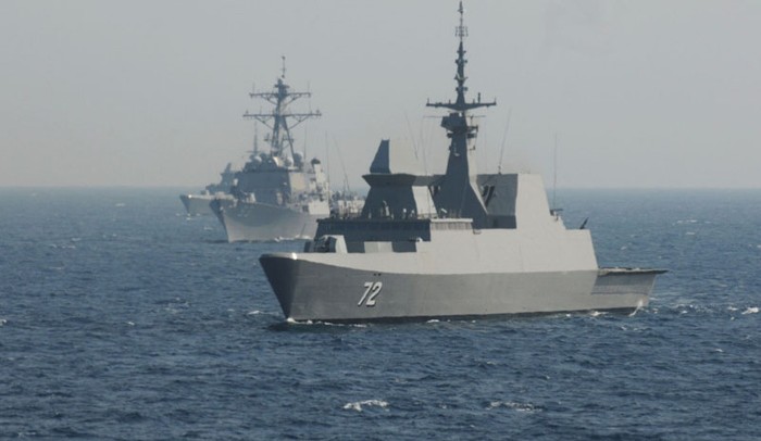 Chiến hạm RSS Stalwart của hải quân Singapore tham gia tập trận chung với các chiến hạm của Hoa Kỳ trên Biển Đông.