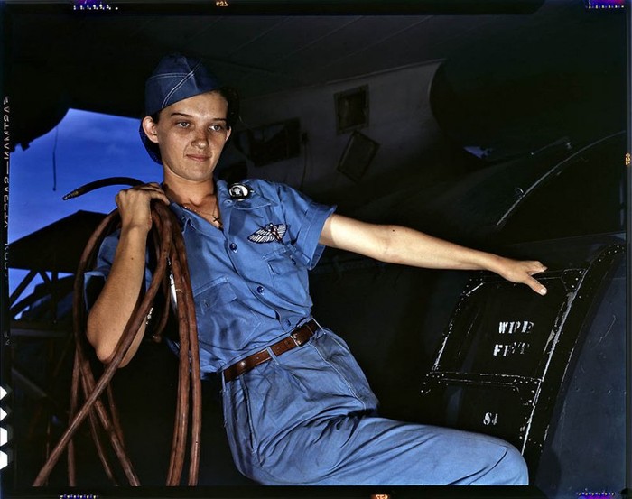 Lorena Craig, làm việc tại một căn cứ không hải quân ơ Texas, 1942.
