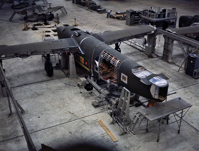Vận tải cơ C-87 tại nhà máy sản xuất máy bay Consolidated ở Fort Worth, Texas, 1942.