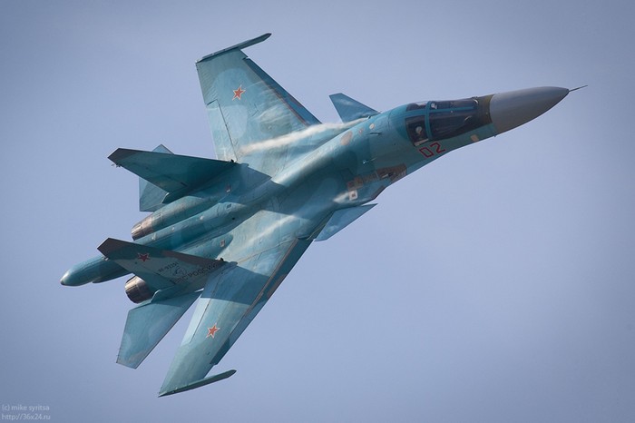 Oanh tạc cơ Su-34.