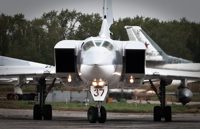 Tu-22M3 chuẩn bị cất cánh.