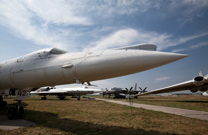 Tu-22M2 (định danh NATO: Backfire) – máy bay ném bom siêu âm tầm xa.