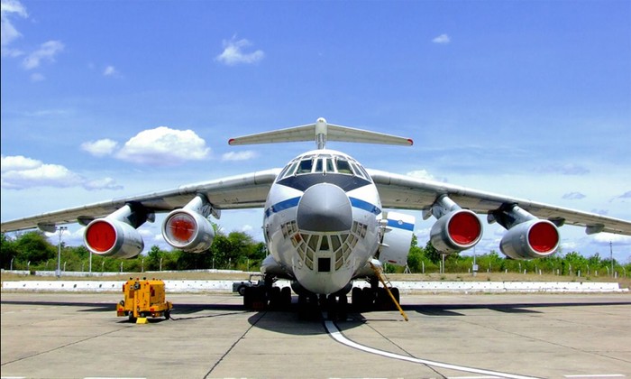 Vận tải cơ IL-76MD.