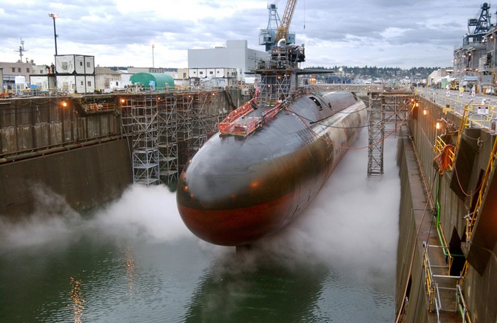INS Arihant là tàu ngầm hạt nhân đầu tiên của hải quân Ấn Độ được hạ thủy vào ngày 26 tháng 7 năm 2009. Tàu do Ấn Độ tự chế tạo với sự giúp đỡ về công nghệ của Nga.
