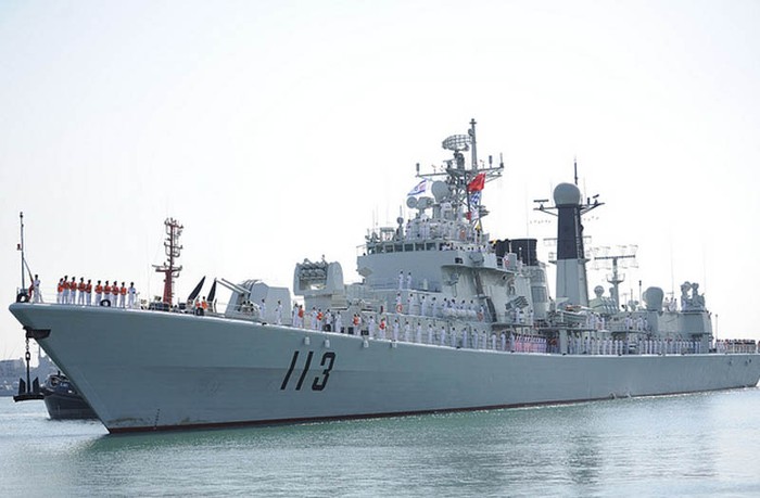 Lớp tàu khu trục Type 052 (định danh NATO là Luhu - Lữ Hỗ) là lớp tàu khu trục tên lửa tự hành đa nhiệm hiện đại đầu tiên và được xem như là biểu tượng cho sự lớn mạnh của hải quân và ngành công nghiệp đóng tàu Trung Quốc.