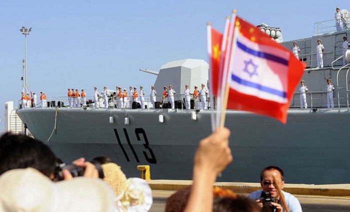 Hải quân Israel đã tổ chức một buổi lễ chào đón đội tàu của Hải quân Trung Quốc ngay tại bến cảng.