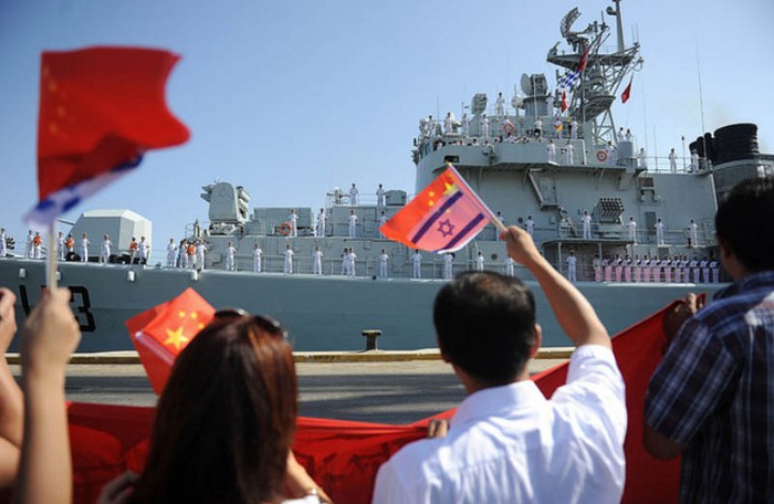 Hải quân Israel đã tổ chức một buổi lễ chào đón đội tàu của Hải quân Trung Quốc ngay tại bến cảng.