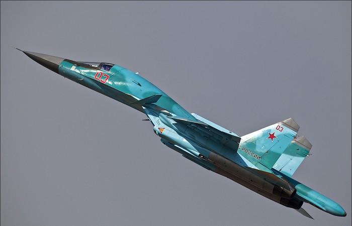 Cách đây hơn 2 năm, hai chiếc máy bay ném bom Su-34 của Nga đã thực hiện thời gian bay liên tiếp trong 7 giờ 30 và vượt qua quãng đường dài 8000 km, đây là một kỷ lục lịch sử về thời gian cũng như quãng đường thực hiện nhiệm vụ của một chiếc máy bay ném bom.