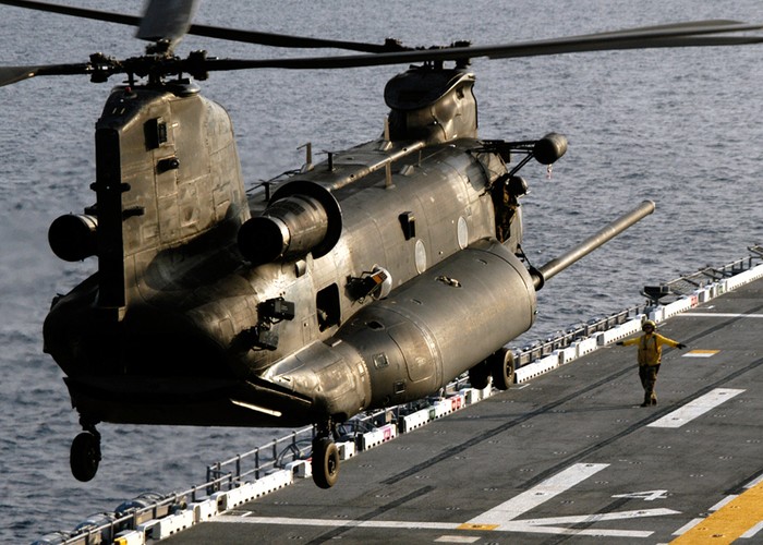 Cho đến nay đã có nhiều phiên bản CH-47 Chinook được chế tạo. Chủ yếu là: CH-47A, B, C, D, E, F, MH-47G, HH-47. Trong ảnh là một chiếc trực thăng MH-47G.