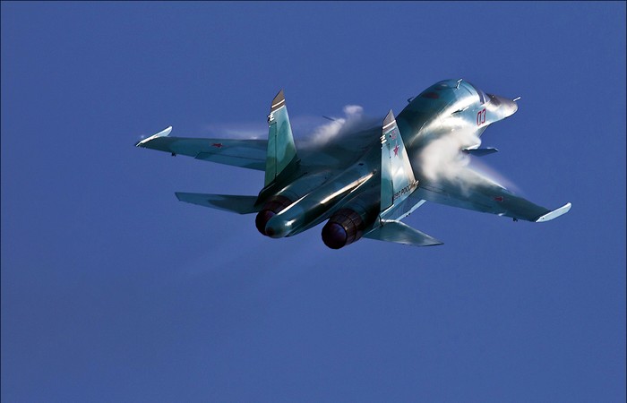 Sukhoi Su-34 (định danh NATO: Fullback - Hậu vệ) là loại máy bay chiến đấu-ném bom và tấn công tiên tiến của Nga. Máy bay có 2 chỗ ngồi, nó được dự định để thay thế loại máy bay cường kích Sukhoi Su-24.