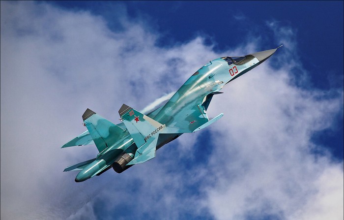 Su-34 sử dụng radar mảng pha đa chức năng hiện đại có khả năng nhận biết địa hình để tìm ra đường bay thích hợp nhất khi bay với mọi tốc độ, đặc biệt là tốc độ cao, và các thao tác hoạt động ở độ cao thấp.