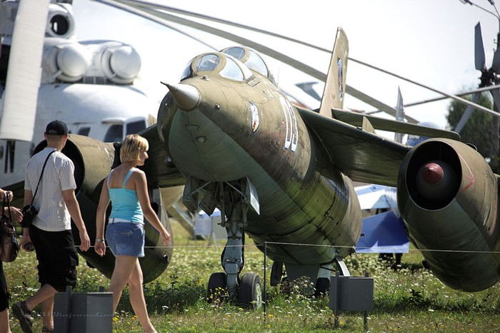 Huấn luyện cơ Yak-129U.