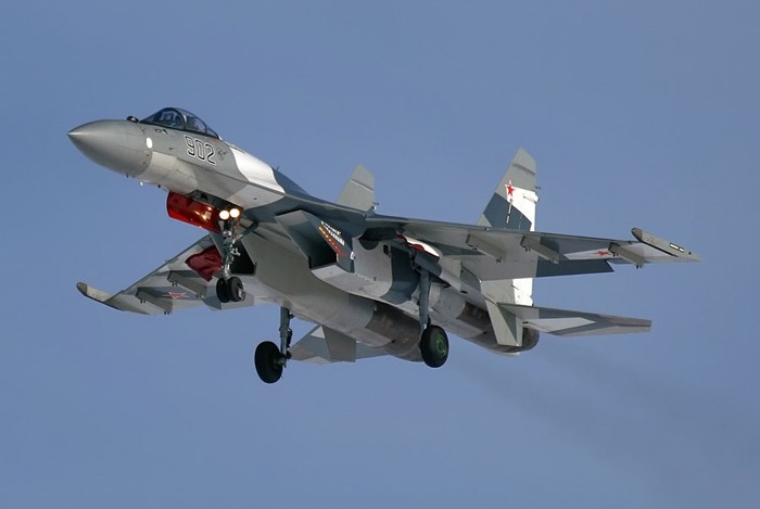 Sukhoi Su-35 là máy bay tiêm kích hạng nặng, tầm xa, đa năng, chiếm ưu thế trên không thế hệ 4++ hiện đại được phát triển bởi hãng Sukhoi. Nó được kỳ vọng là Sự thay thế hoàn hảo cho siêu tiêm kích thế hệ năm PAK FA T-50.