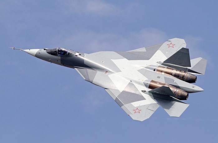 Cho đến nay, mẫu tiêm kích thế hệ 5 Su-T-50 thứ 2 đã thực hiện hơn 50 chuyến bay thử nghiệm kể từ khi nó thực hiện chuyến bay đầu tiên vào ngày 3 tháng 3 năm 2011 tại sân bay Komsomolsk-on-Amur.