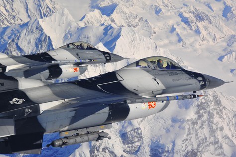 Tiêm kích F-16 Fighting Falcon của Không quân Mỹ trong cuộc tập trận Red Flag-Alaska.