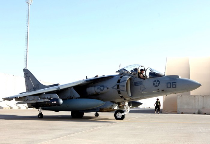 Tỉnh Helmand, Afghanistan (1/9): Kiểm tra chiến đấu cơ AV-8B Harrier thuộc phi đội máy bay chiến đấu 211.