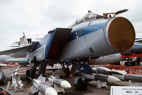Hệ thống radar và vũ khí của MiG-31.