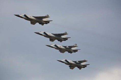Tiêm kích MiG-31 trình diễn tại Lễ kỷ niệm 100 năm Không quân Nga.