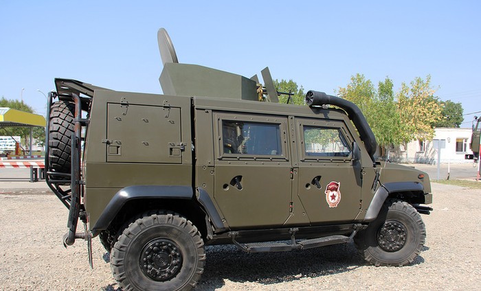 Rys là tên gọi trong Quân đội Nga của loại xe bọc thép chở quân Iveco LMV mà Nga mua của Ý. Iveco LMV là một xe bọc thép đa năng, được thiết kế và sản xuất bởi công ty Defence Vehicles thuộc Tập đoàn IVECO.