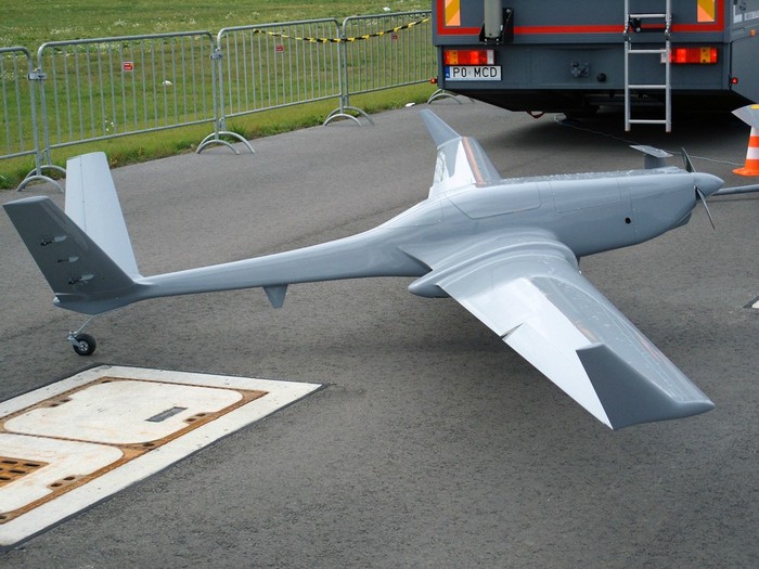 Trong ảnh là một nguyên mẫu UAV của Đại học Poznan được trưng bày tại triển lãm.