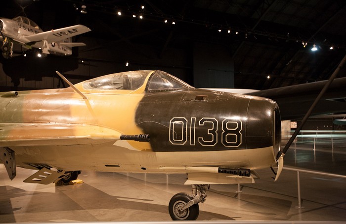 Trong năm 1958-1967, Không quân Ai Cập đã nhận được 160 tiêm kích MiG-19S. Sau khi cắt đứt quan hệ với Liên Xô vào năm 1976, Ai Cập thiết lập mối quan hệ hợp tác chặt chẽ với Trung Quốc, từ đó nhận được rất nhiều tiêm kích F-6 (biến thể xuất khẩu của máy bay J-6 – cũng chính là MiG-19P). Trong ảnh là Tiêm kích MiG-19S mang số hiệu 0138 của Không quân Ai Cập tại Bảo tàng Không quân Mỹ ở Dayton.