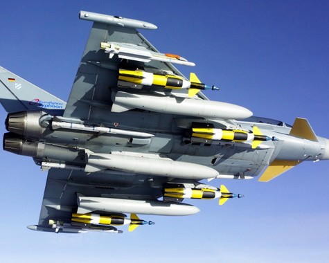 Máy bay chiến đấu Eurofighter Typhoon do BAE và EADS hợp tác sản xuất.