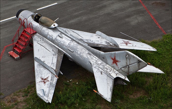 Tiêm kích MiG-19P.