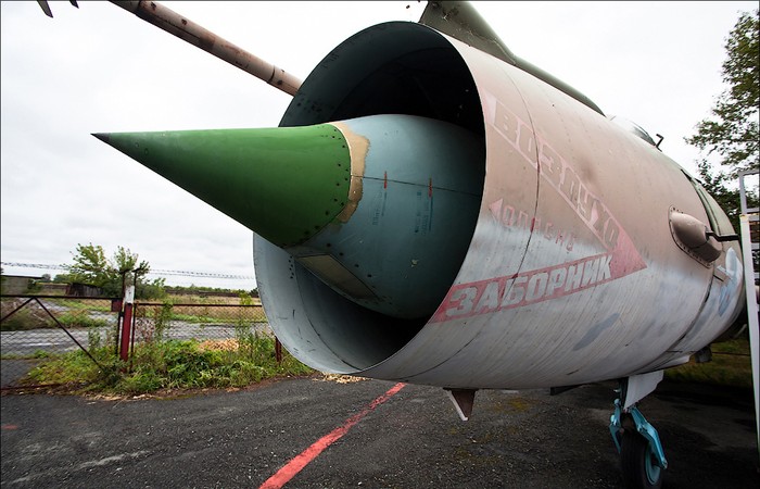 Tiêm kích – bom Su-7B.