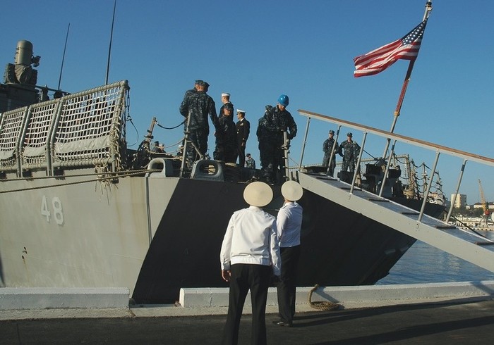 Khu trục hạm tên lửa USS Vandegrift của Hải quân Mỹ dưới sự chỉ huy của thuyền trưởng Joseph Dolakov hôm thứ Năm (20/9) đã chính thức cập cảng Vladivostok, căn cứ chính của Hạm đội Thái Bình Dương Nga.