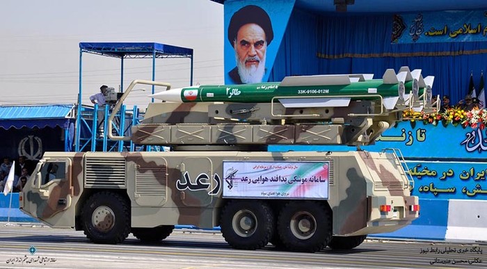 Hệ thống phòng không mới nhất do Iran sản xuất mang tên Ra'ad trong cuộc diễu binh biểu dương lực lượng, tưởng nhớ ngày đầu của cuộc chiến tranh Iran - Iraq (1980-1988).