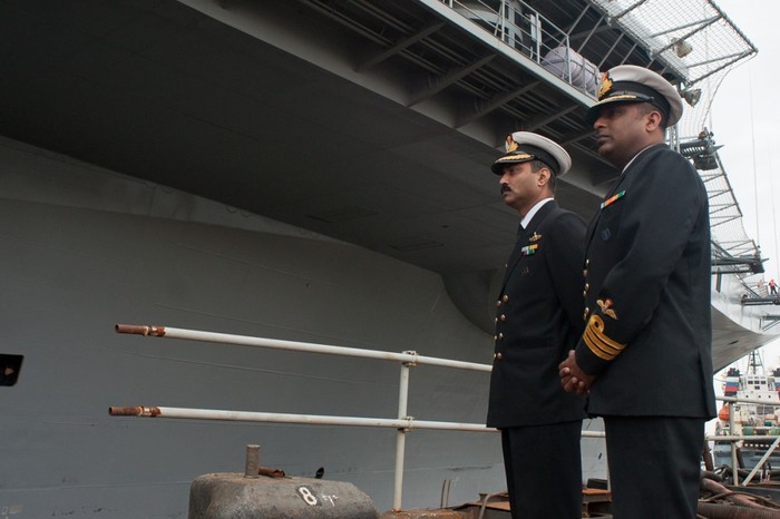 Hình ảnh tại bến tàu của nhà máy Sevmash khi tàu sân bay Vikramaditya trở về sau quá trình thử nghiệm trên biển.