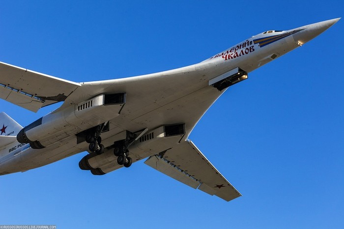 Oanh tạc cơ Tu-160.