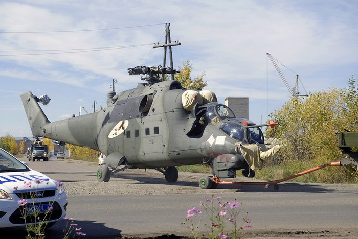 Peru nhận được 24 máy bay trực thăng chiến đấu Mi-25 của Liên Xô (là tên xuất khẩu của biến thể trực thăng Mi-24D) theo một hợp đồng vào năm 1982.