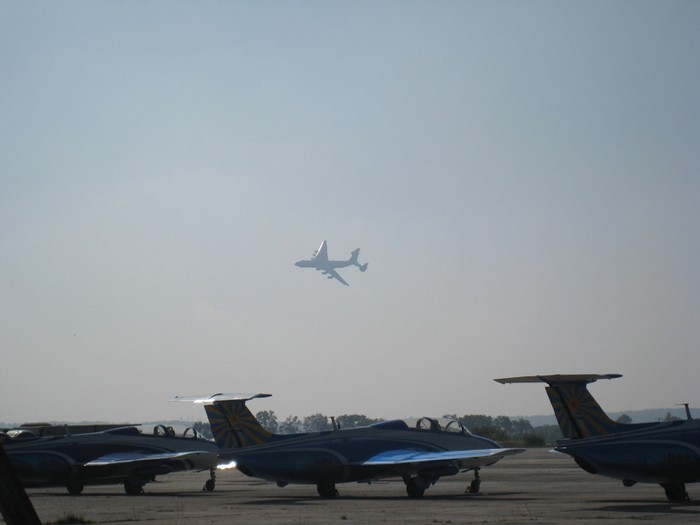 An-225 trình diễn trên không.