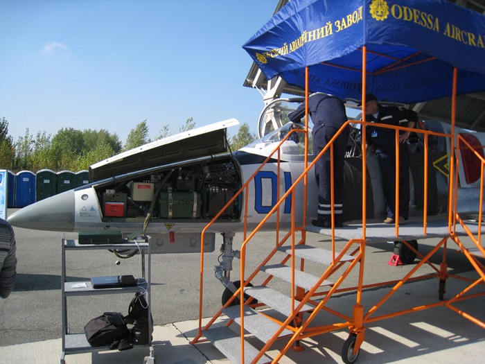 Máy bay huấn luyện L-39M1.