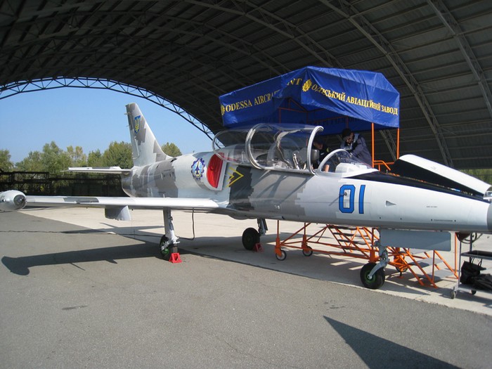 Máy bay huấn luyện L-39M1.