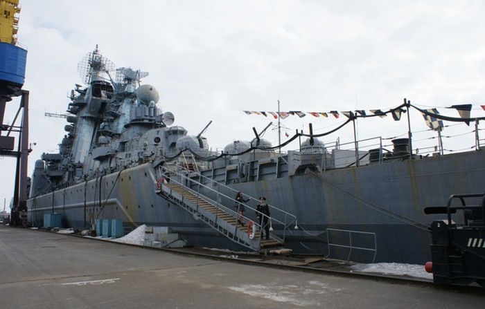 Lớp tàu tuần dương hạng nặng Kirov dự án Orlan gồm những tàu tuần dương hạng nặng, vũ trang mạnh, chạy bằng năng lượng nguyên tử của hải quân Liên Xô trước đây và hải quân Nga hiện nay. Lớp này gồm những tàu tuần dương lớn nhất thế giới còn đang hoạt động.