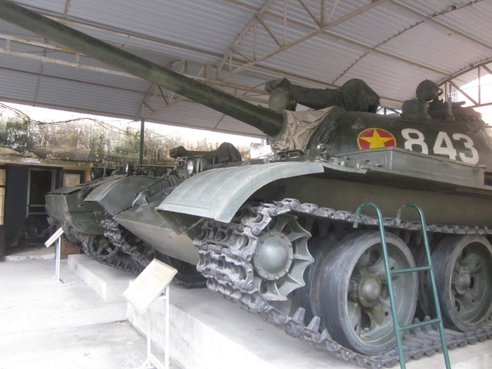 Xe tăng T54 – Số hiệu 848, thuộc Đại đội 4, tiểu đoàn 1, Lũ đoàn xe tăng 203. Đây là một trong những chiếc xe tăng đầu tiên đánh chiếm dinh tổng thống Ngụy quyền Sài Gong ngày 30/4/1975.