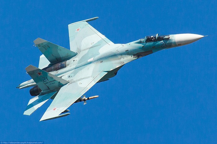 Chiến đấu cơ Su-27SM số hiệu 21.