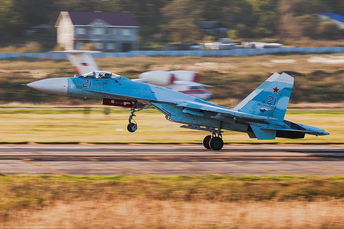 Su-27SM số hiệu 21.